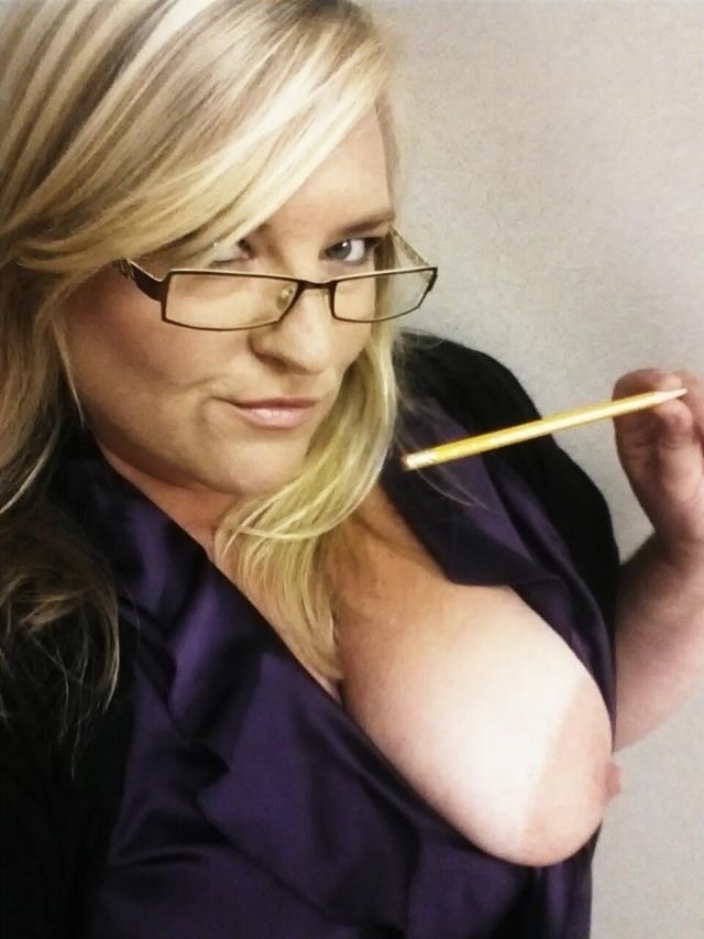 amateurspectacle:  My hotwife at work A contribution by one lucky follower!