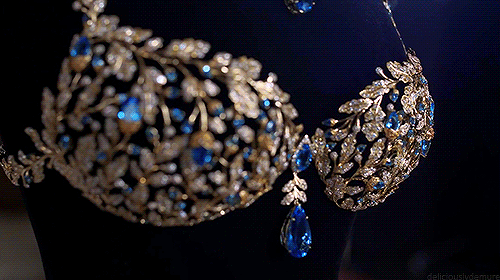 deliciouslydemure:“Weighing more than 600 carats, this year’s blinged-out bra is designed exclusivel