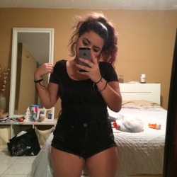 dodger1980:  sadgurlz69:  My thighs stay