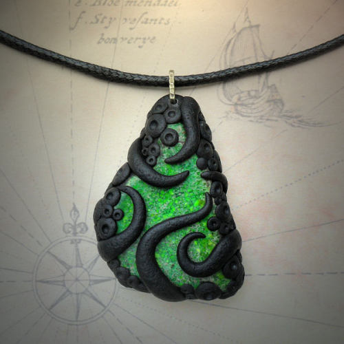 lindsaylately:  cthulhu-jewellery:My tentacled agate and labradorite necklaces http://www.cthulhujewellery.com cthulhu-jewellery:  My tentacled agate and labradorite necklaces http://www.cthulhujewellery.com