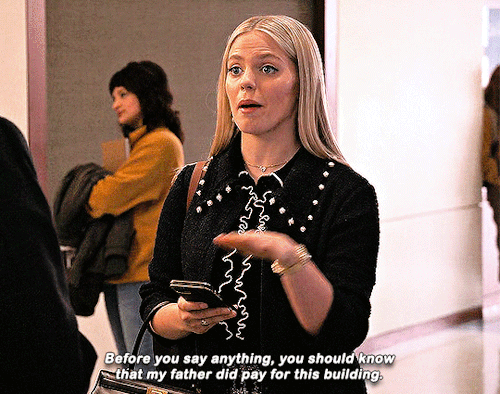 wlwsource:  RENEÉ RAPP  as LEIGHTON MURRAY inThe Sex Lives of College Girls —