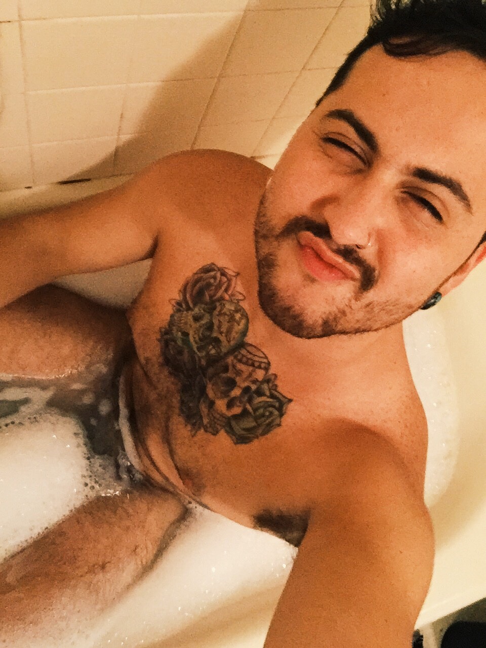 thotsinmybed:  Christmas relaxation 😴😁