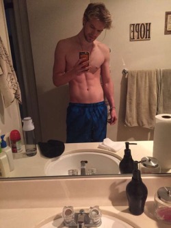 hotfamousmen:  Kenton Duty