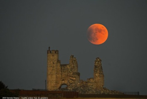 2019 Eclipse de luna en fase de penumbra y comienzo de la umbra desde Caudilla by Sr Herman Tomada c