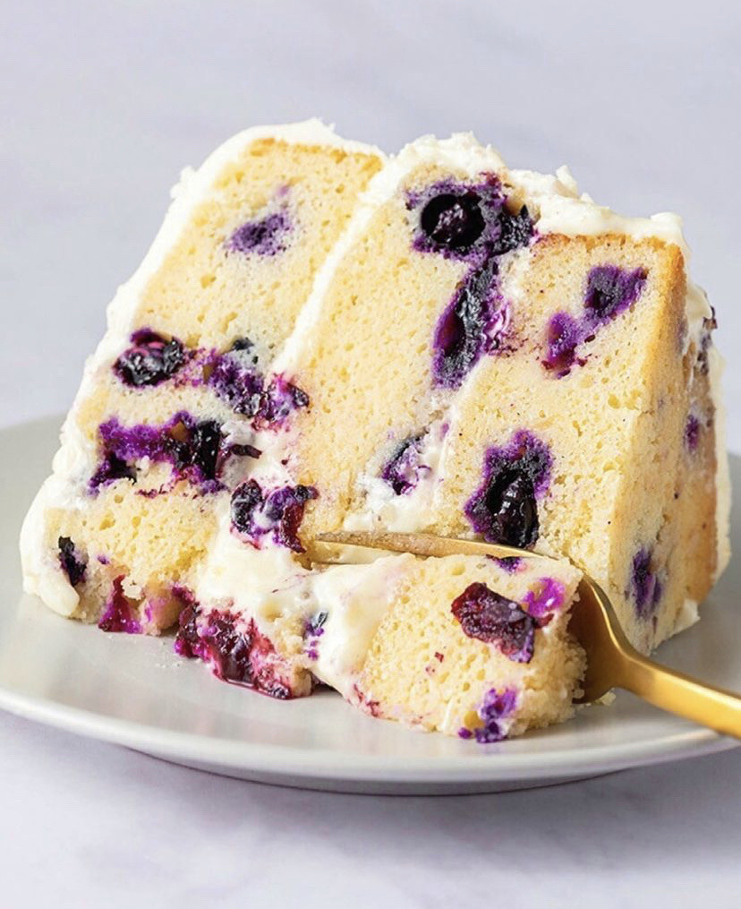 everybody-loves-to-eat:(source) lemon blueberry cake 