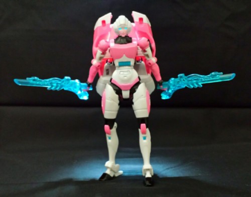 rickrakon:More generations Arcee. (Love that lightpiping) Sharing this here too because I just reall
