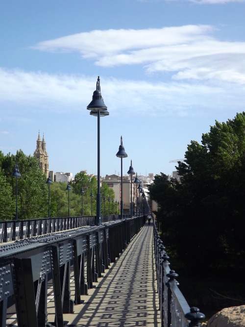 Puente de Hierro sobre el río Ebro, Logroño, 2012.One of the oldest iron bridges in Spain still in u