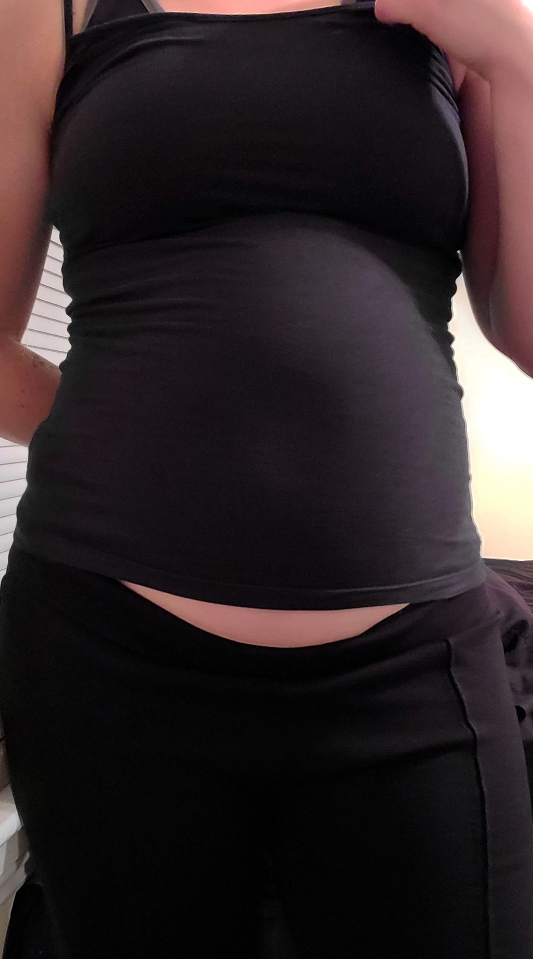 journeyofcake-deactivated202107:No one told me my little tummy was hanging out when