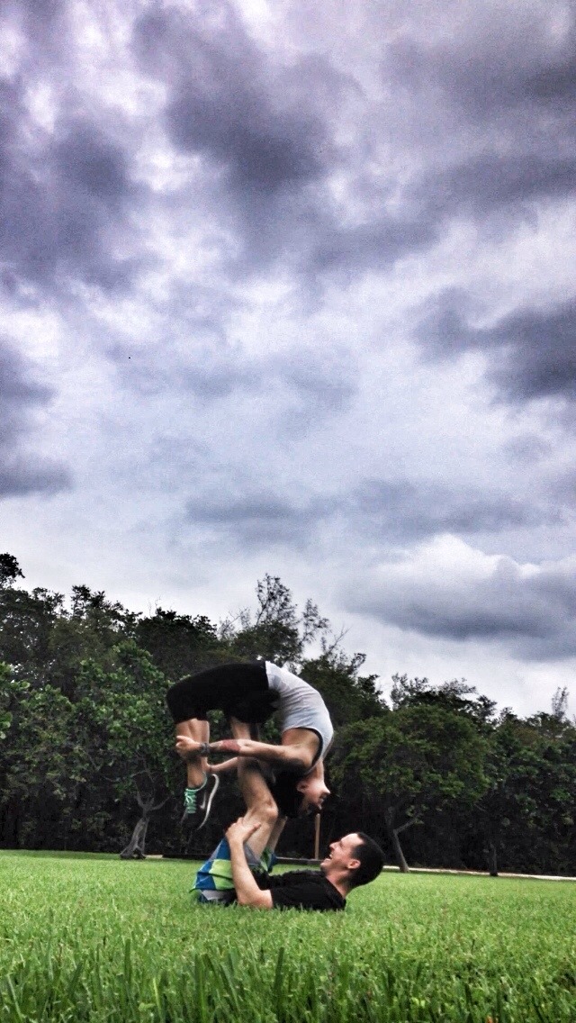 barbells-and-sirens:  Having fun with my love doing some park yoga ❤️