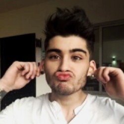 wayiiseelife:  He’s silly. #ZaynMalik #Zaynie