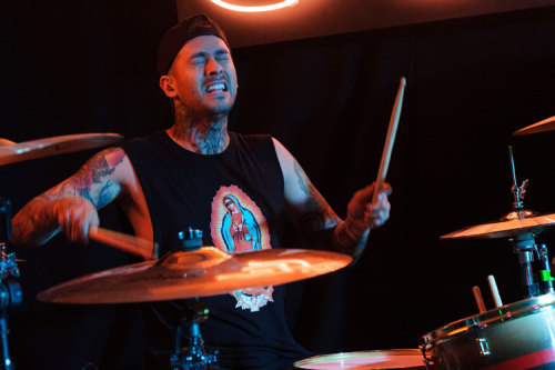 11 AWESOME SHOTS OF PIERCE THE VEIL’S HMV INSTOREBy: James McCauley 