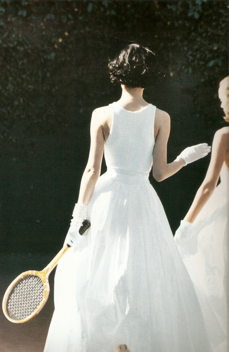 sweet-tea-and-mimosas:  DKNY 1995 - Shalom Harlow &amp; Amber Valletta by Peter