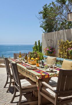 spicyrunnergirl:  hisprincessblueeyes:  ~ I would love to share a meal and multiple bottles of wine here with some friends …….   pysche-goddess-of-soul solslittlewindow justa-littlepup his-magnolia sweetteaandmagnolias spicyrunnergirl lovely-daydreamer-73