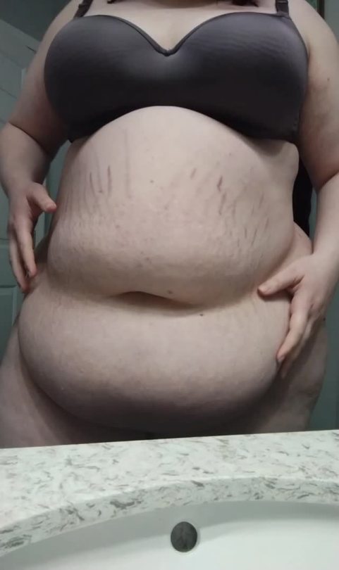 bellybaby98:I think nothing gets me going like slapping and jiggling my fat gut. I’m such a pretty pig and I literally can’t keep my moans in. 🐷🥰Now to find someone who will grab my belly like this FOR me. 😘