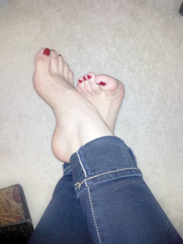 lilithdiana:  New toe color, OPI’s I’ve got the blues for red.