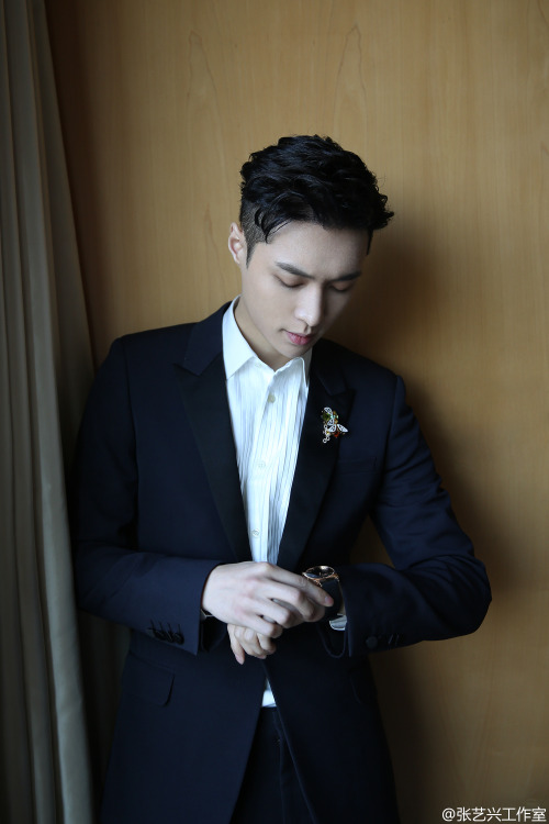 dailyexo:  Lay - 160909 Zhang Yixing Studio’s weibo update: “#张艺兴芭莎明星慈善夜##张艺兴# 就是现在，为爱出发