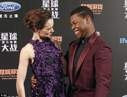 daisyridleyofficial:  Daisy at The Force Awakens premiere in Shanghai (December 27)