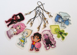 rosedraws:  Steven Universe keychains now all available on my Etsy shop! &gt;w&lt;https://www.etsy.com/listing/271804896/steven-universe-keychains-pick-2 