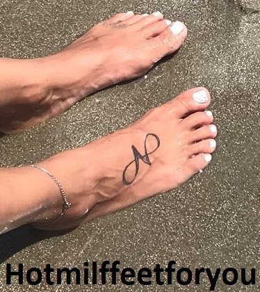 Hotmilffeetforyou https://onlyfans.com/hotmilffeetforyou