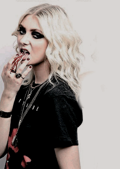 t3quila-mockingbird:  Taylor Momsen for Kerrang