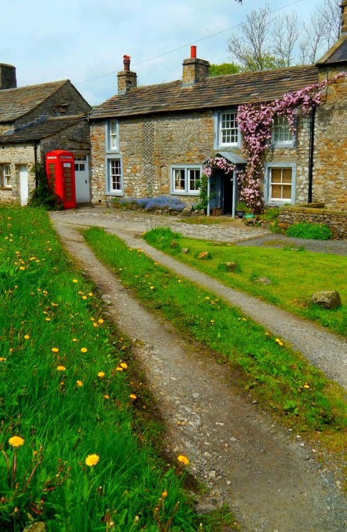 fuckitandmovetobritain: England;NorthYorkshire-   York, Robin Hoods Bay, Staithes, Arncliffe, Y