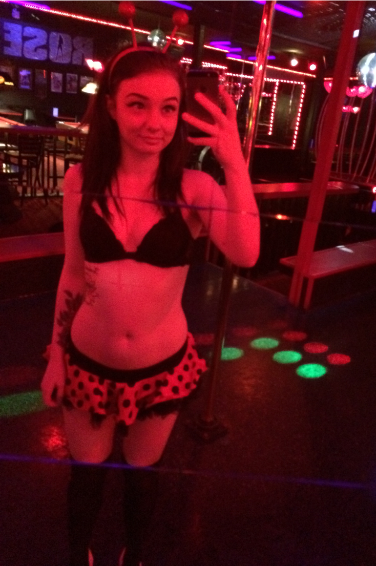 dylsexic:  almost forgot to post my costume from tonight!!! I was (obviously) a lady