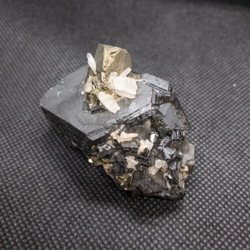 Sphalerite, Chalcopyrite, and Quartz with minor PyriteLocality: Trepča Stan Terg Mine, Trepča, Kosov