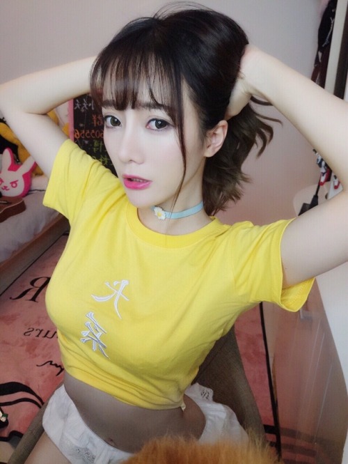 manqizuiku: 今天份的萝莉控啦啦啦。 爱我你就抱抱我 这条汤博设置了权限只有我的男朋友可以点赞的喔！乱点艹粉良心博主。每周三更。 所有福利全部露脸的