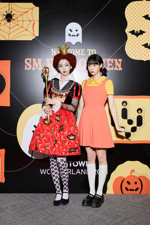 aespaofficial: The SM Halloween House welcomes #WINTER as ‘Squid Game Younghee’