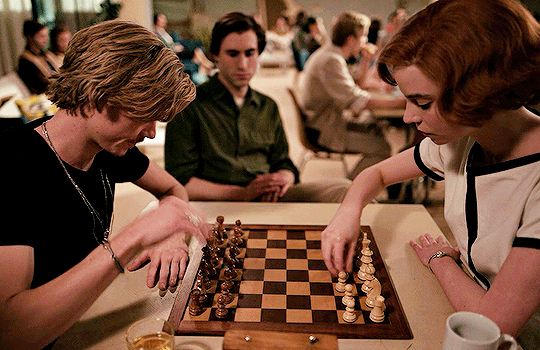 Beth Harmon is so cool I wish chess was real 😩 : r/AnarchyChess