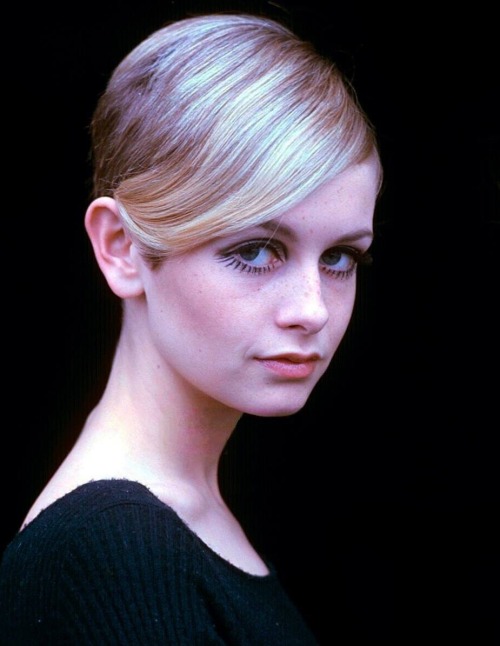 isabelcostasixties: Twiggy photographed by Jean-Claude Sauer in Paris (Paris Match)