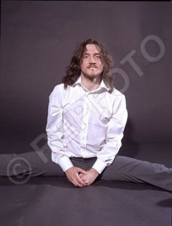 nournjeim:  Y’all start stretching if you wanna get some frusciante love