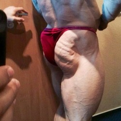 muscledlust:  Glutes.  Gnarly and ripped.