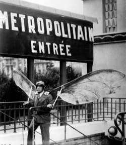 punlovsin:  L'homme aux ailes volantes. Concours Lépine.  Paris, 1935. .  https://painted-face.com/