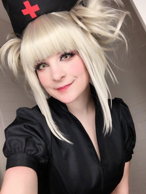 hiso-neko: I redid my nurse Himiko Toga cosplay since I recently updated my wig and got new contacts