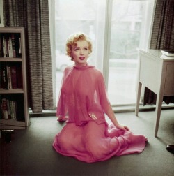 ladybegood:Marilyn Monroe in her apartment photographed by Philippe Halsman, 1952