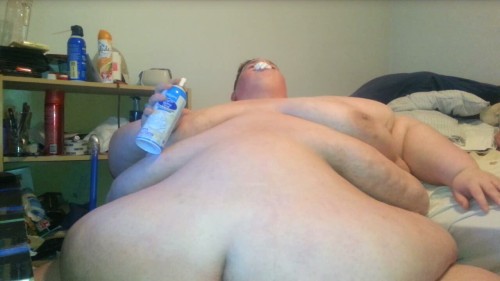 fatbellyfetish91:  My dream husband!   Id feed that fat pig til he popped!  A beautiful chub-scape scene. Notice the rolling hills and valleys.