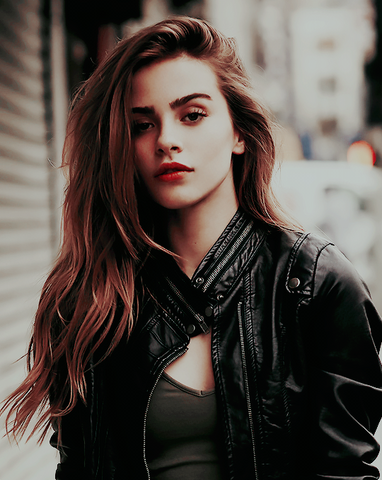 Arianna (22 Photo)