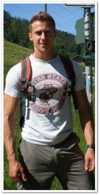 freeballdfw:  guys-with-bulges:  Trekking