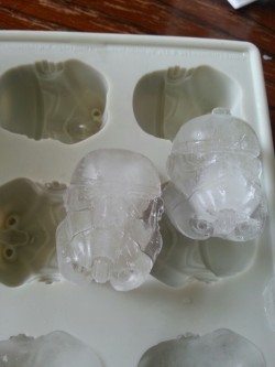 star-wars-daily:  Stormtrooper ice cubes