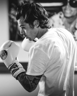 harrystylesdaily:  Backstage at The Forum  Photography by Philip Macias