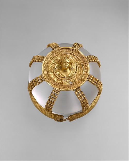 ancientpeoples:  Gold hairnet with medallion.  The figure on the medallion is a maenad, a follower o