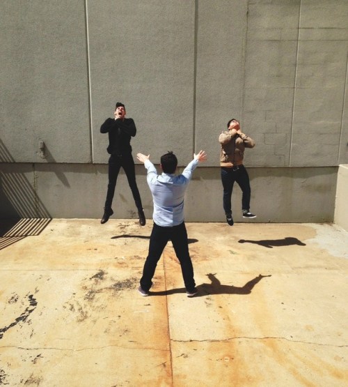 hosakanorihisa:  photojojo:  It looks like the Japanese schoolgirl Dragon Ball meme has already been replaced by a new one! Vadering is the act of re-enacting Darth Vader’s painful-yet-awesome-looking force choke. Vadering - The New Meme All the Kids