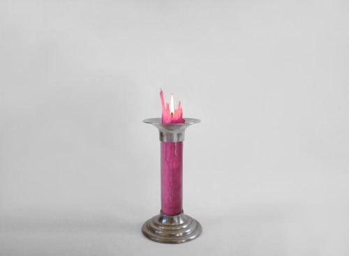 smart-and-trashy:  I just made a gif edit of this amazing Rekindle Candle by Benjamin Shine and thought I’d share the non-animated version as well.    “The Rekindle Candle is a candlestick holder which collects the melting wax to form a new candle. 