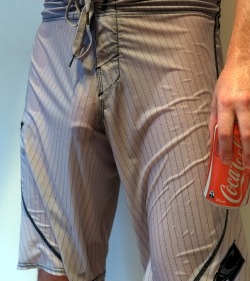 boisehorndawg:  girthfan:  yum. vpl.  Things always go better with Coke! 