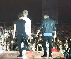 :  Louis notices Zayn looking lost and rushes over to help. (x) 