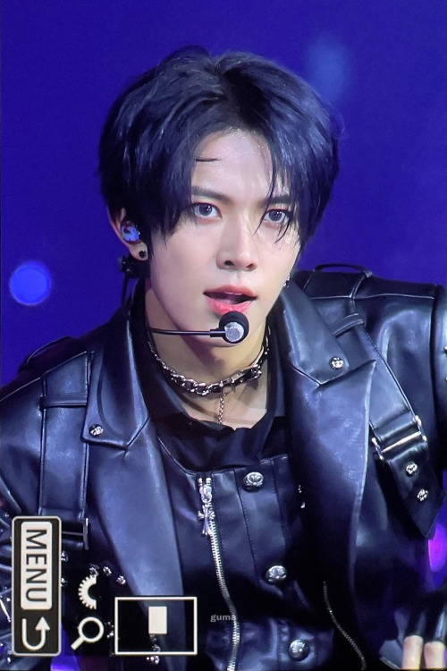 Kinda Upset I Didnt Wake Up To A Heeseung Shaped Present Under My Tree Buttrtttt Lets Just Admire My
