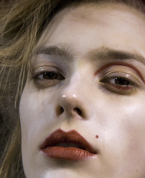 ellomikoto:  Sigrid Agren backstage at yohji yamamoto f/w09 