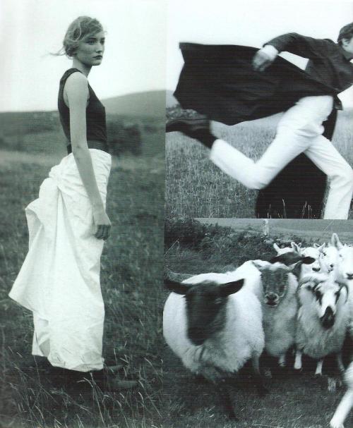 dekonstruktivisme:  Dries Van Noten spring—summer 1999. It is unusual for a designer to be famed for his men’s and women’s collections alike, but Dries Van Noten is just that. His designs take all types of men and women into account. Be they tall