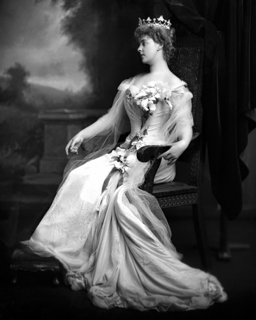 lovesroyalhistory:oscarmarinas:HSH “Daisy” Princess of Pless née Mary Theresa Oli